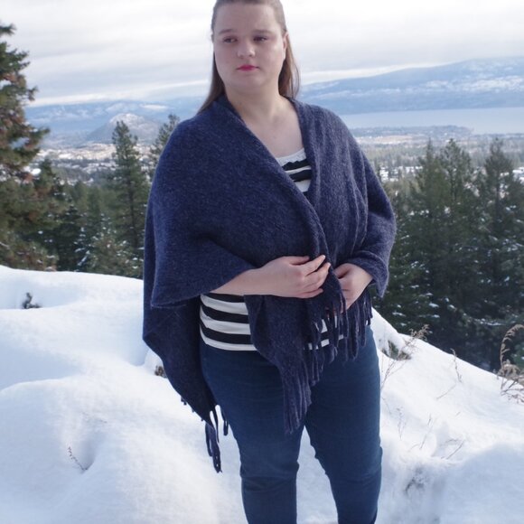 Beautiful Adrienne Vittadini Navy Fringe Cape - Picture 4 of 8